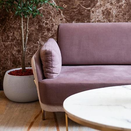 Hotel Diamond Prishtina Pristina Extérieur photo A sofa