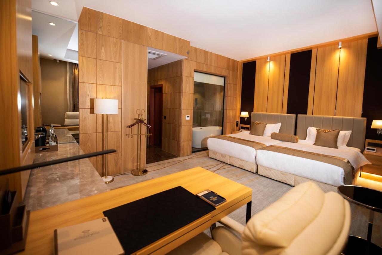 Hotel Diamond Prishtina Pristina Extérieur photo Suite