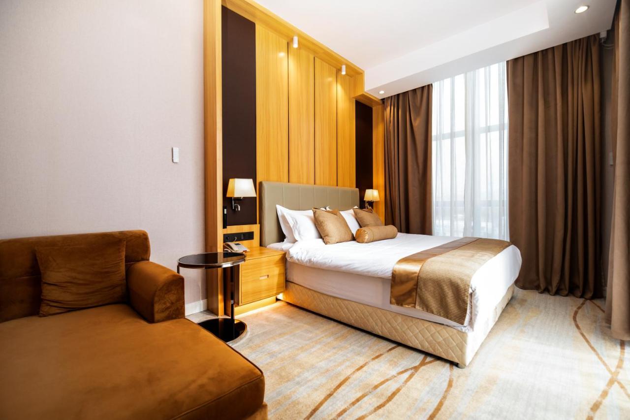 Hotel Diamond Prishtina Pristina Extérieur photo A bedroom at the hotel