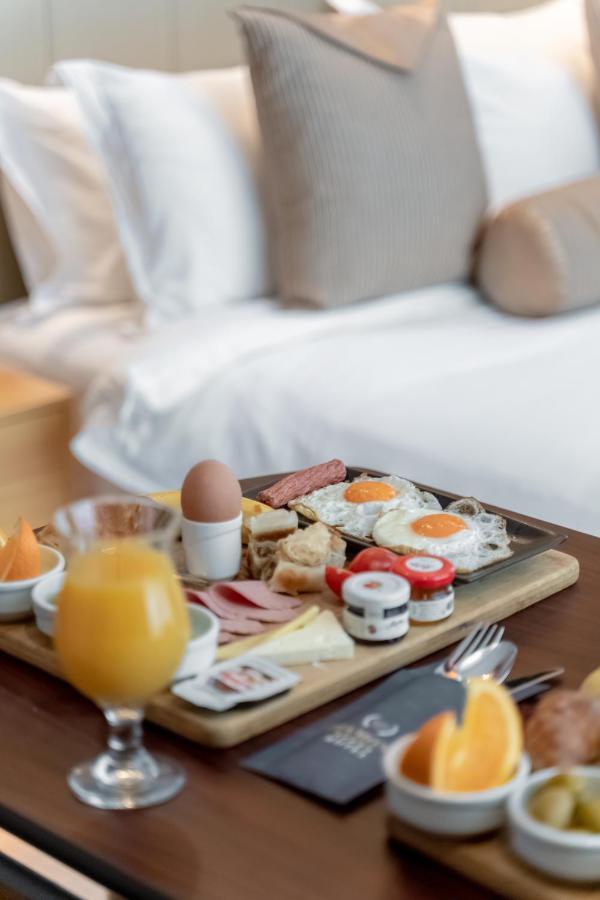 Hotel Diamond Prishtina Pristina Extérieur photo A typical breakfast