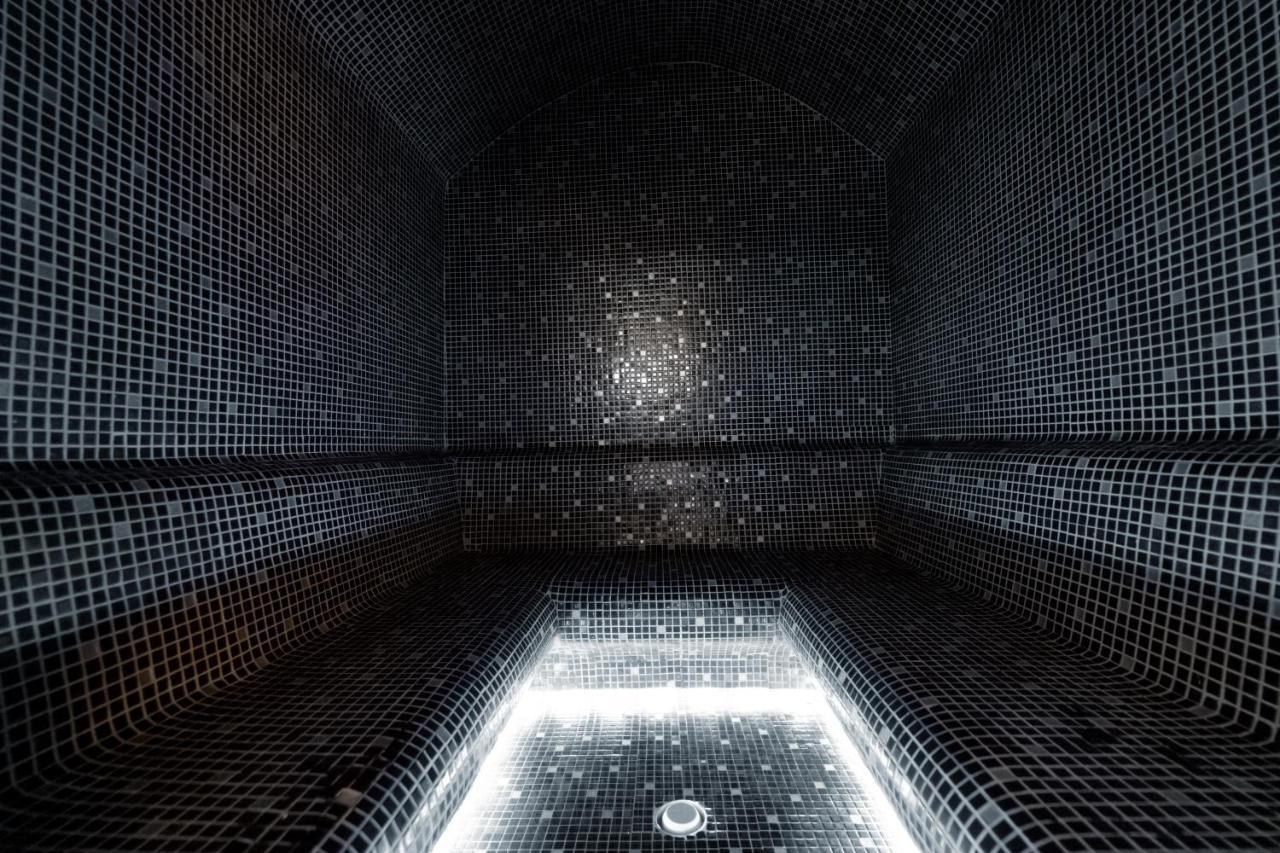 Hotel Diamond Prishtina Pristina Extérieur photo The interior of the crypt