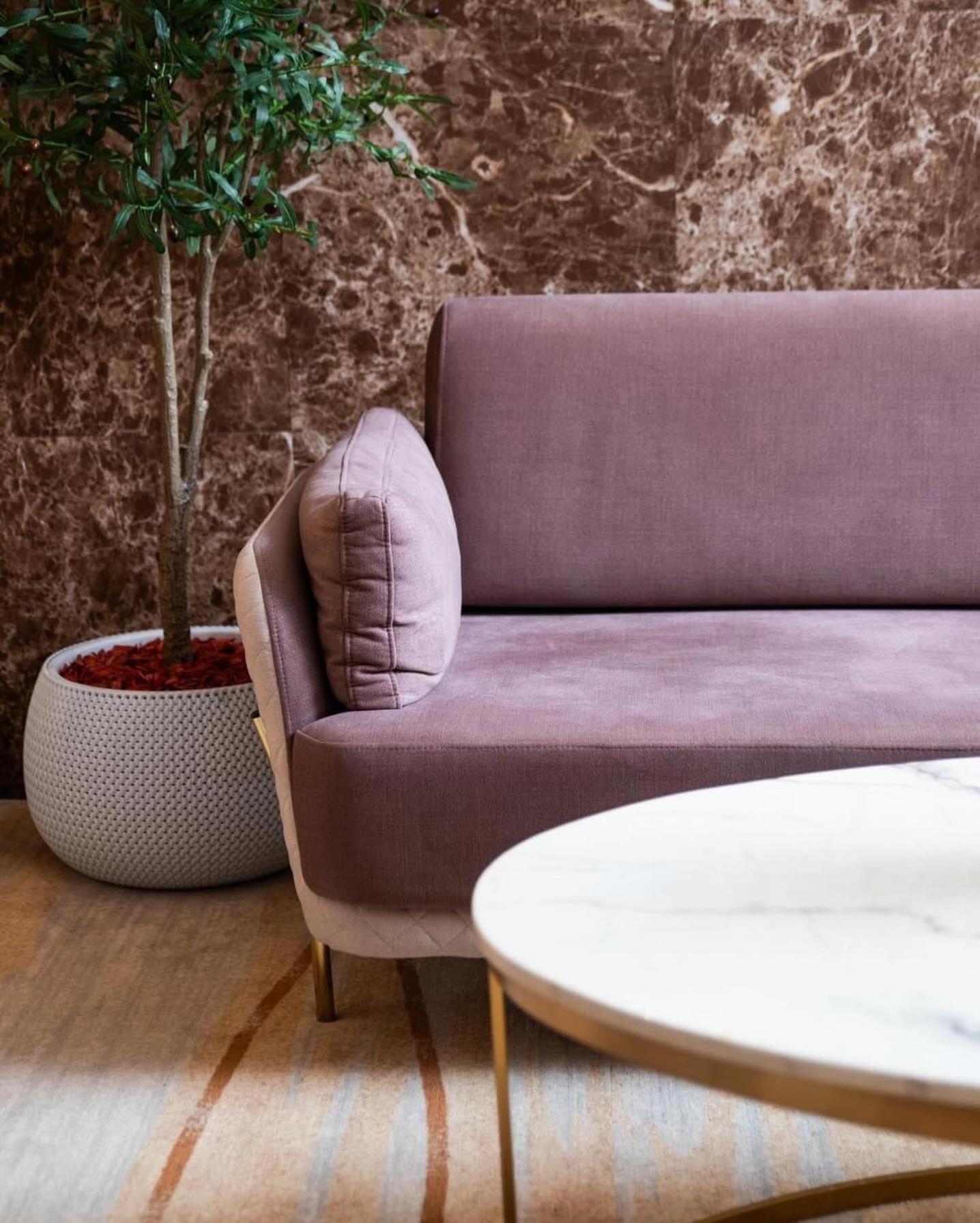 Hotel Diamond Prishtina Pristina Extérieur photo A sofa