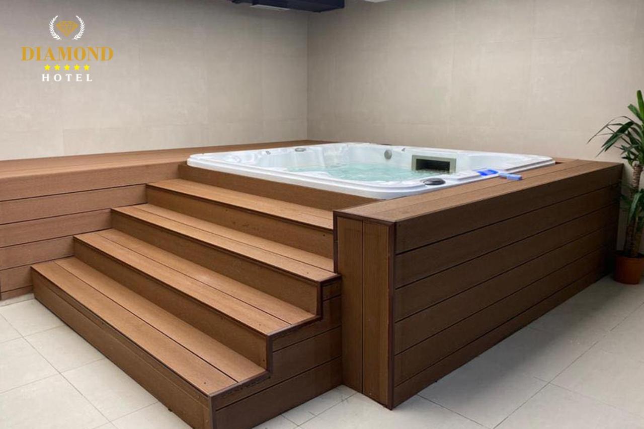 Hotel Diamond Prishtina Pristina Extérieur photo A hot tub