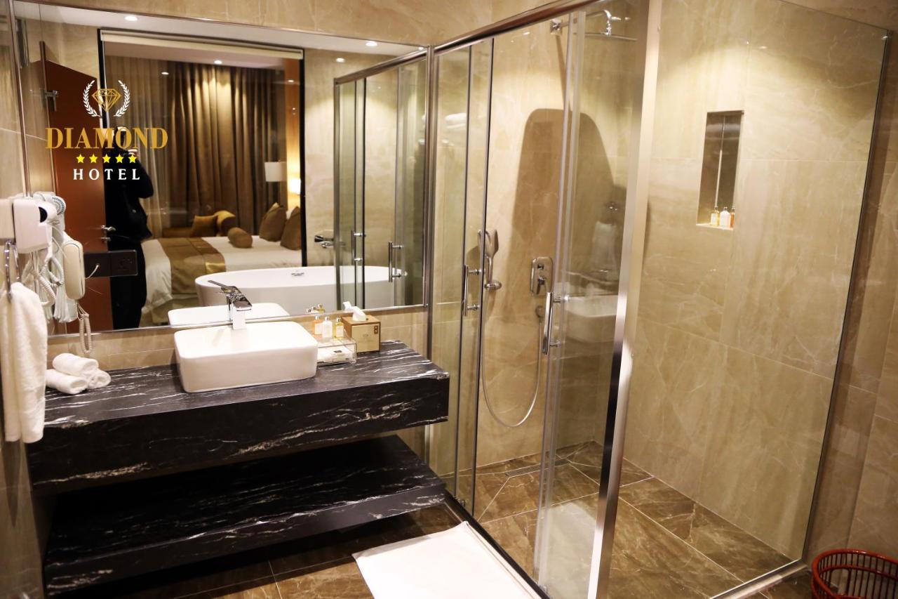 Hotel Diamond Prishtina Pristina Extérieur photo A bathroom at the hotel